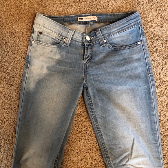 Levi’s Lightwash Jeans - Picture 6 of 8